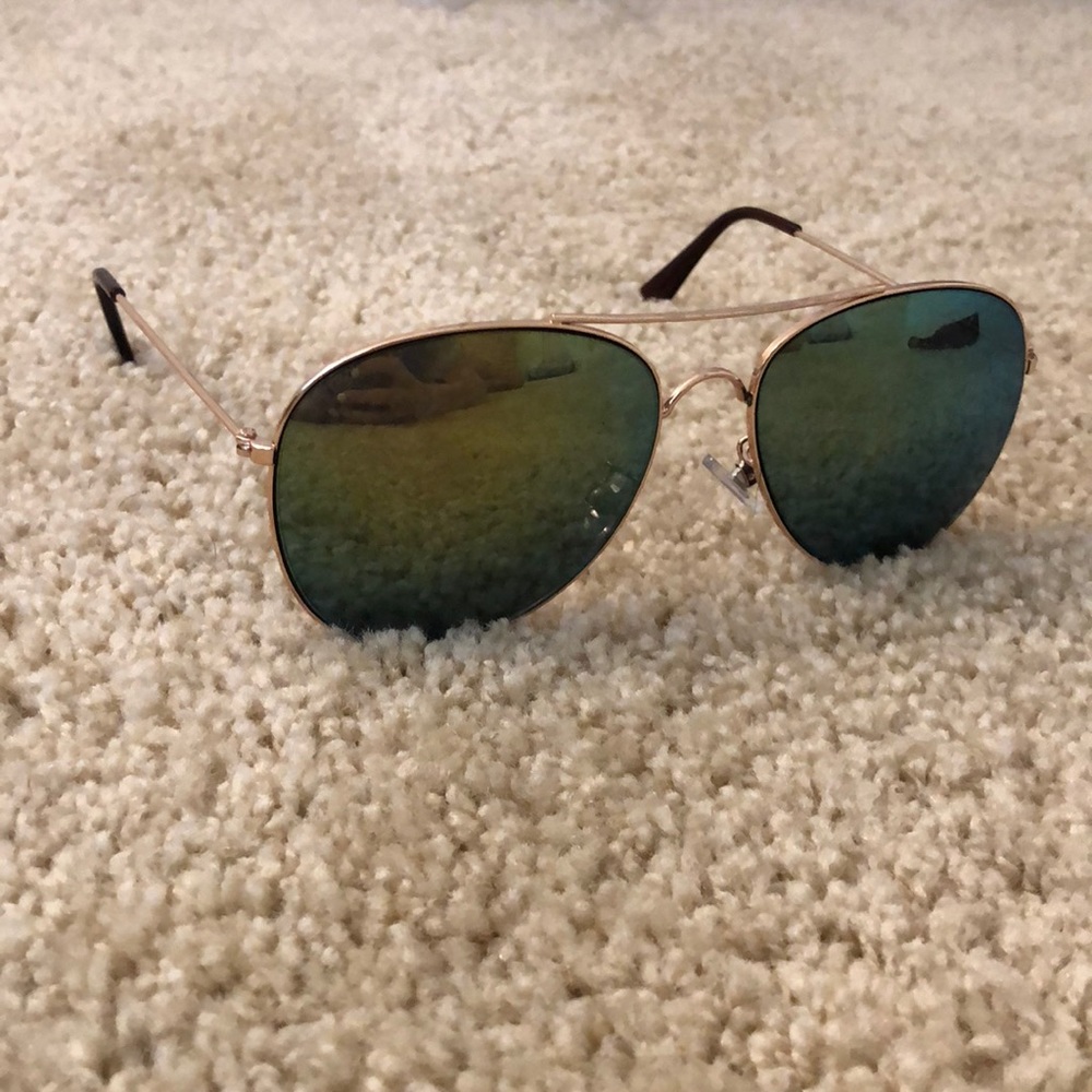 Blue/green reflective aviators!